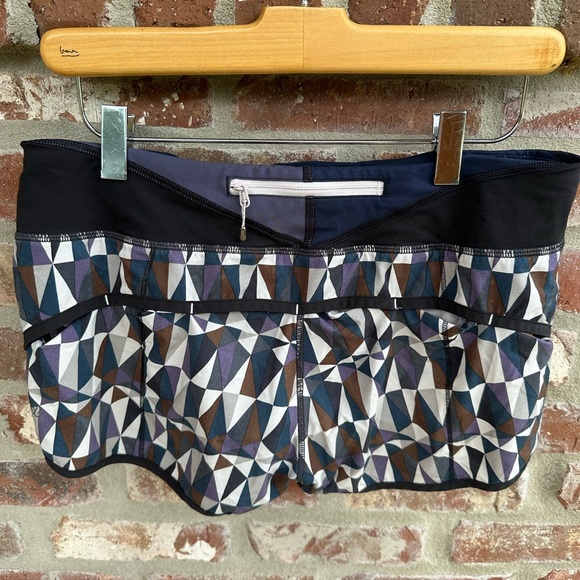 Lululemon speed shorts geometrical pattern size 8. EUC. - Picture 7 of 9